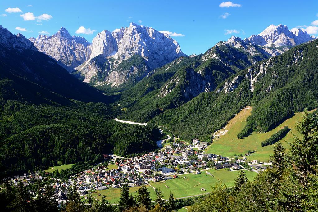 Apartment Mojstrovka With Terrace In City Center Kranjska Gora Room photo